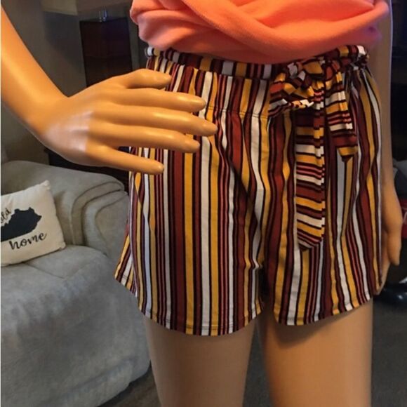 NWOT Bobby Brooks size medium striped shorts tires in front - Picture 4 of 13